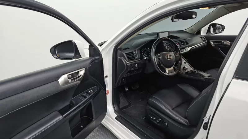 Lexus CT200h