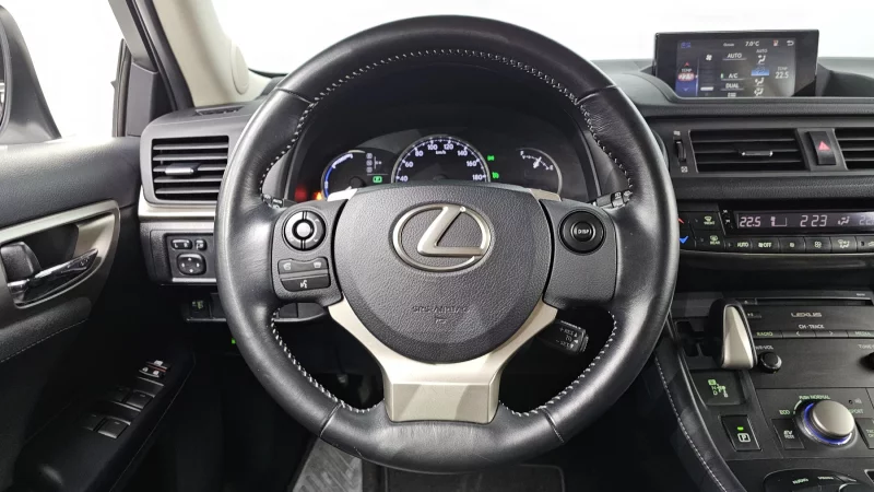 Lexus CT200h