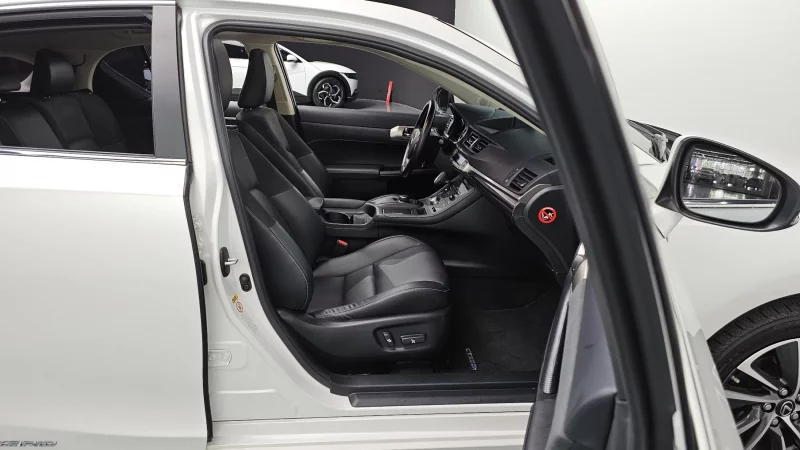 Lexus CT200h