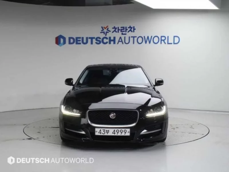 Jaguar XE