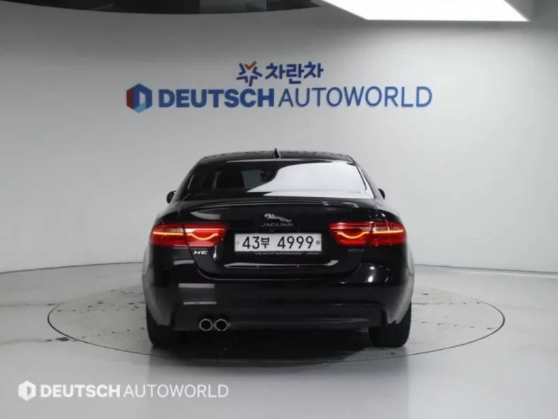 Jaguar XE