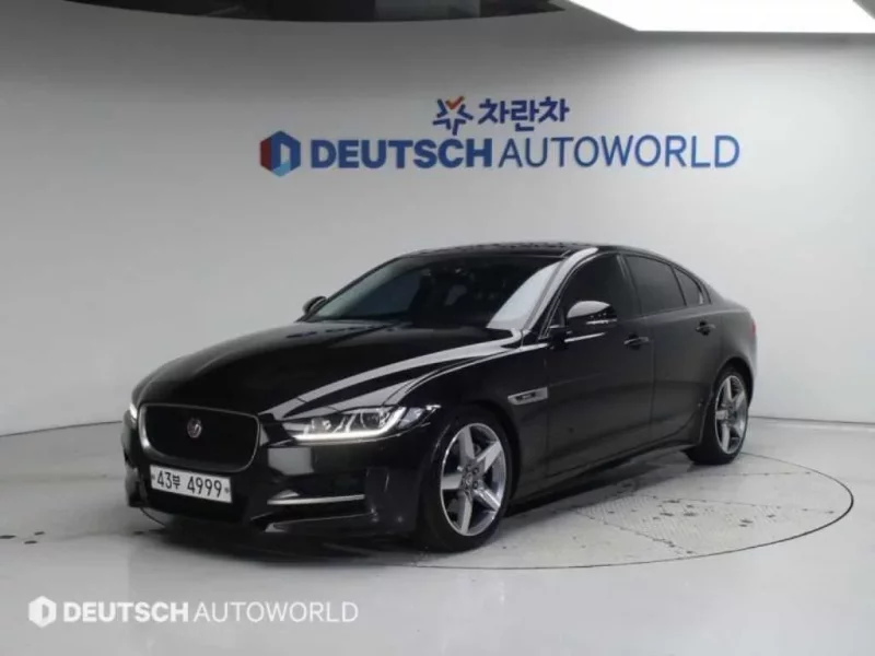Jaguar XE