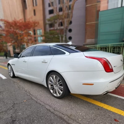 Jaguar XJ