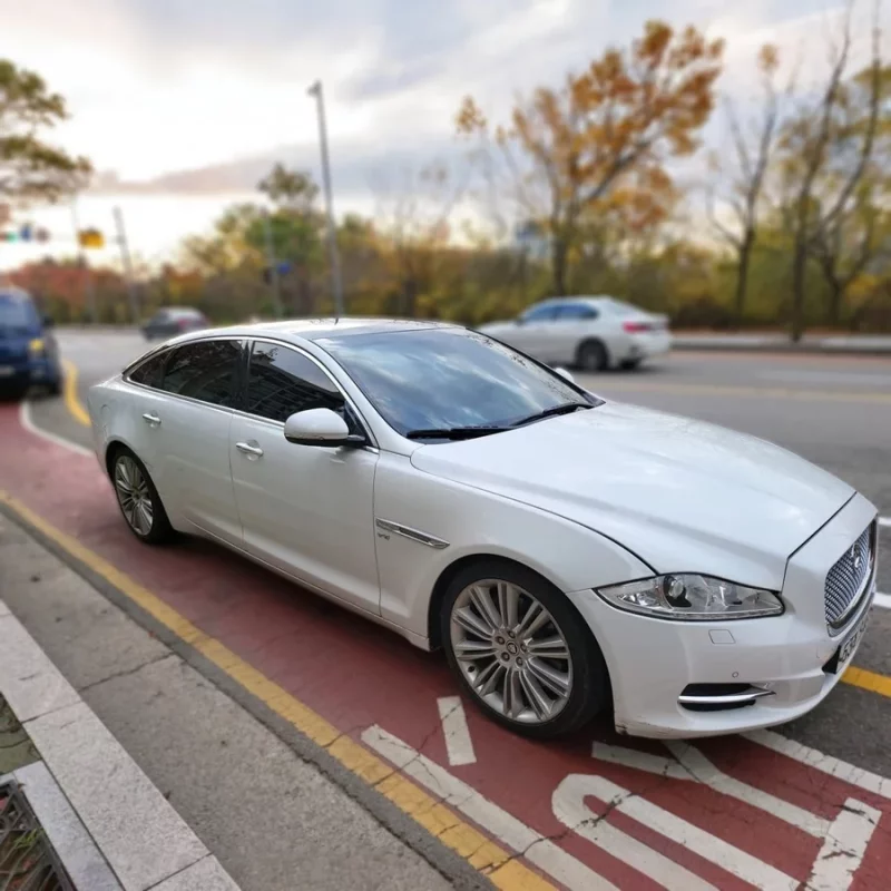 Jaguar XJ