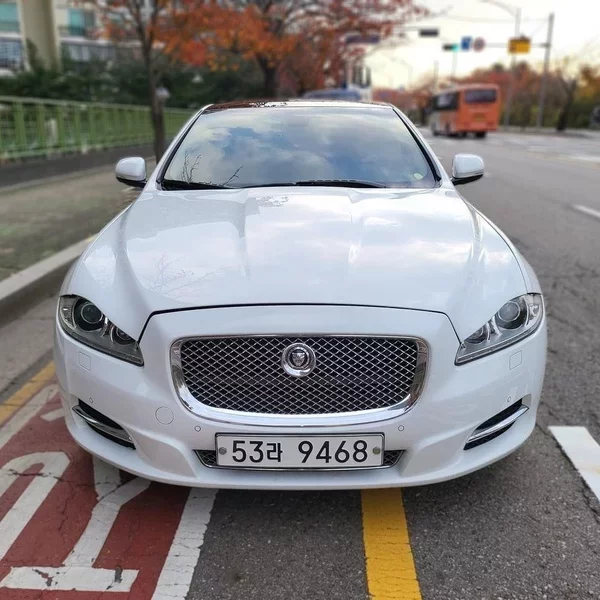 Jaguar XJ