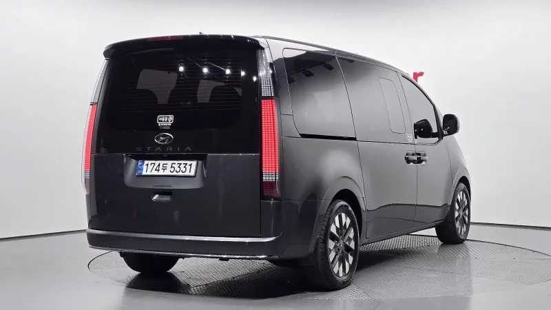 Hyundai Staria
