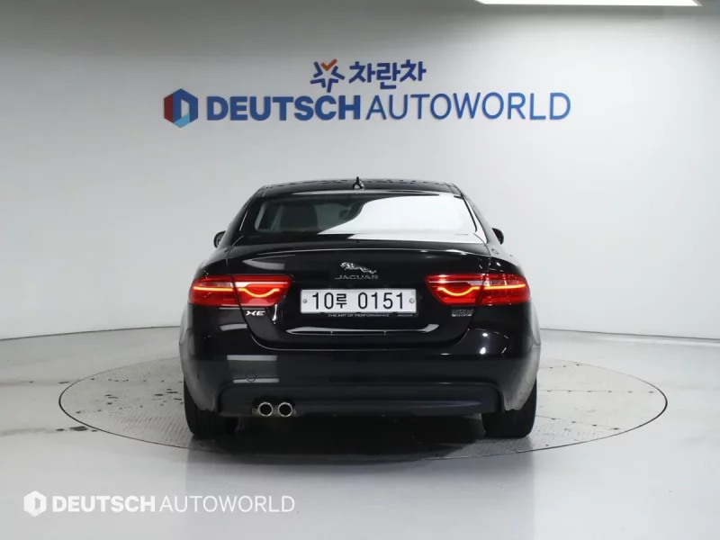 Jaguar XE