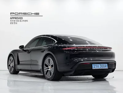 Porsche TAYCAN