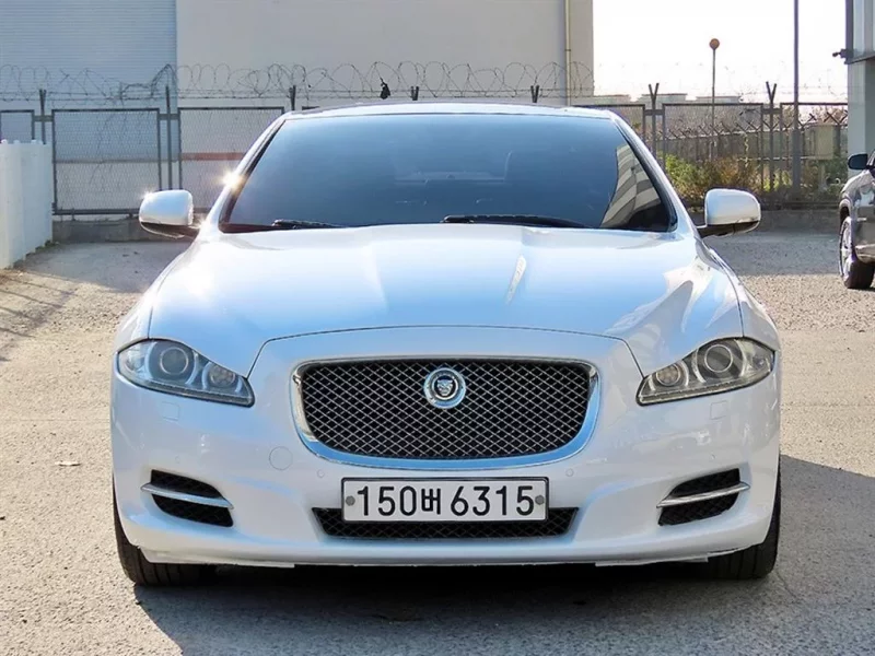 Jaguar XJ
