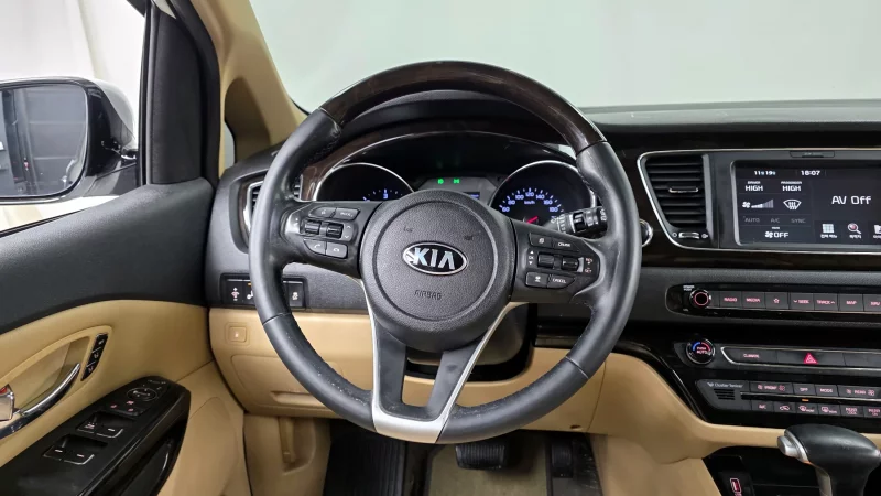 Kia Carnival