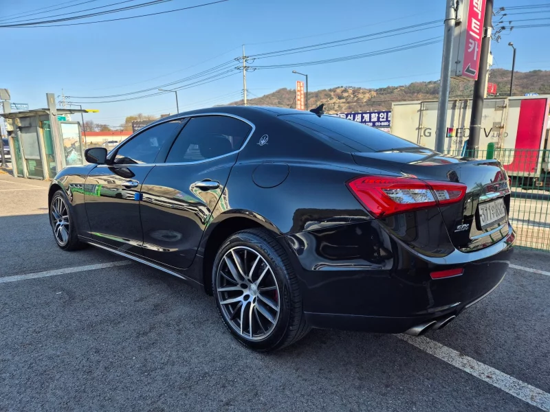 Maserati GHIBLI