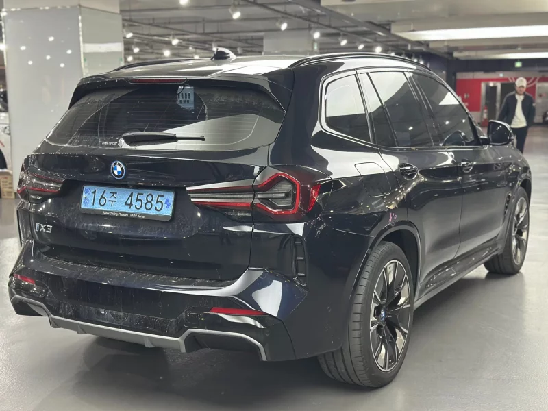 BMW iX3