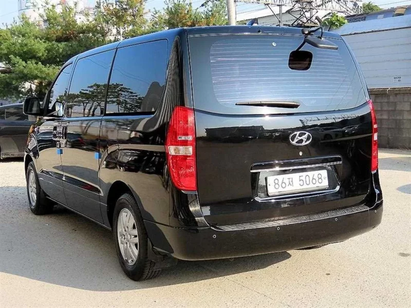 Hyundai Starex