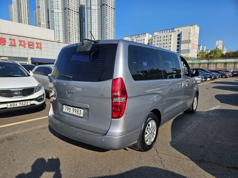 Hyundai Starex