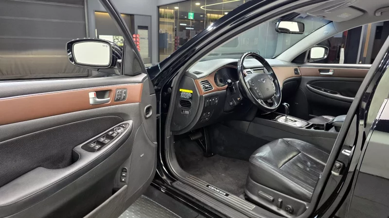 Hyundai Genesis