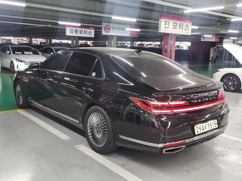 Genesis G90