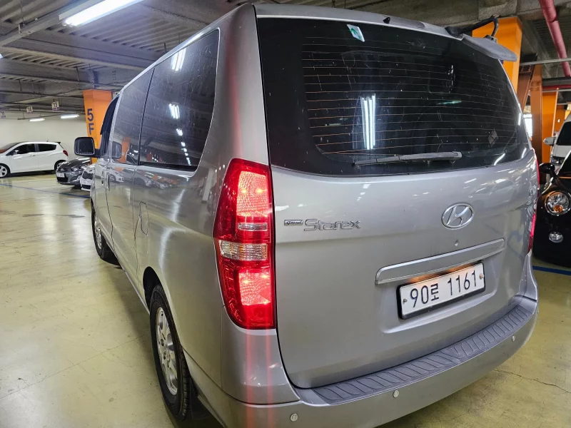 Hyundai Starex
