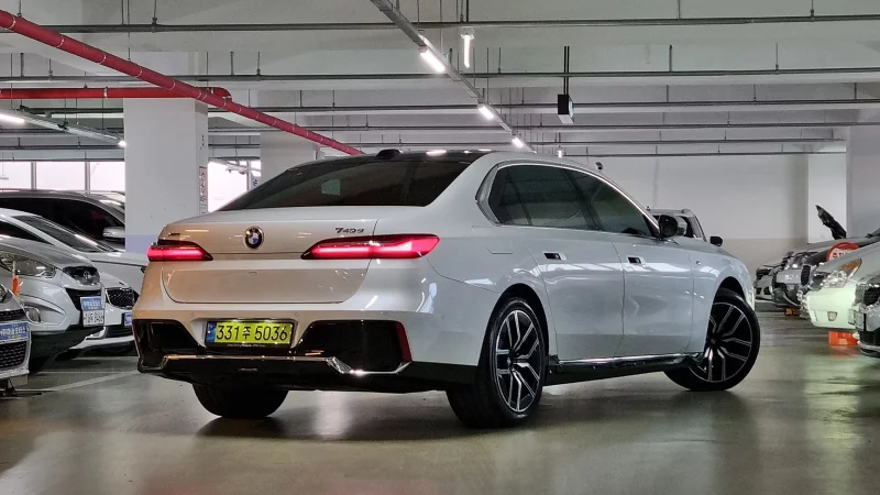 BMW 7-Series
