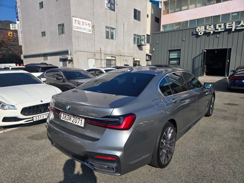 BMW 7-Series