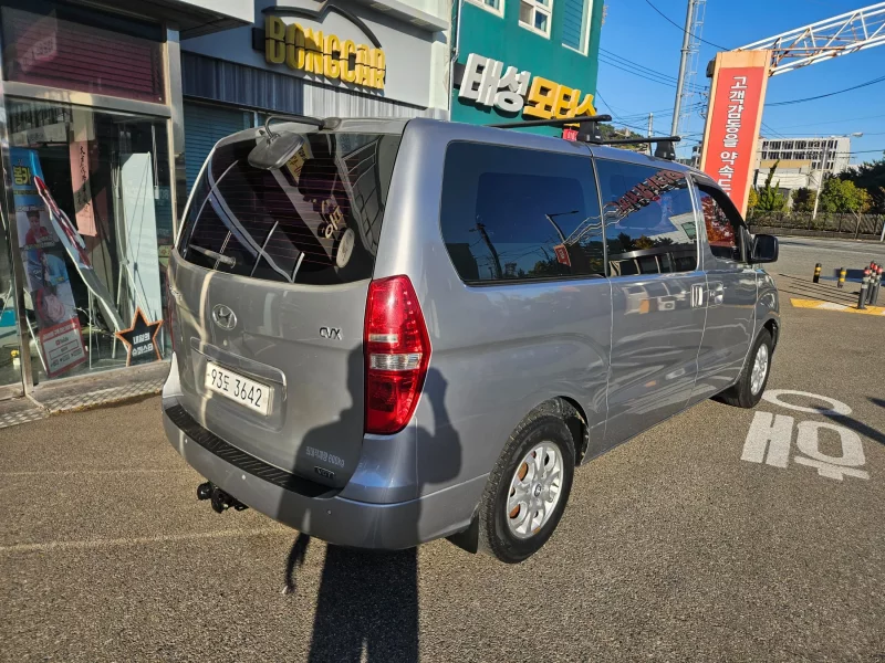 Hyundai Starex