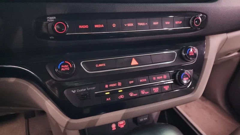 Kia Carnival