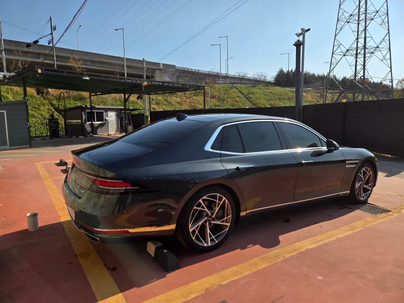 Genesis G90
