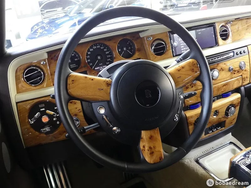 Rolls-Royce PHANTOM