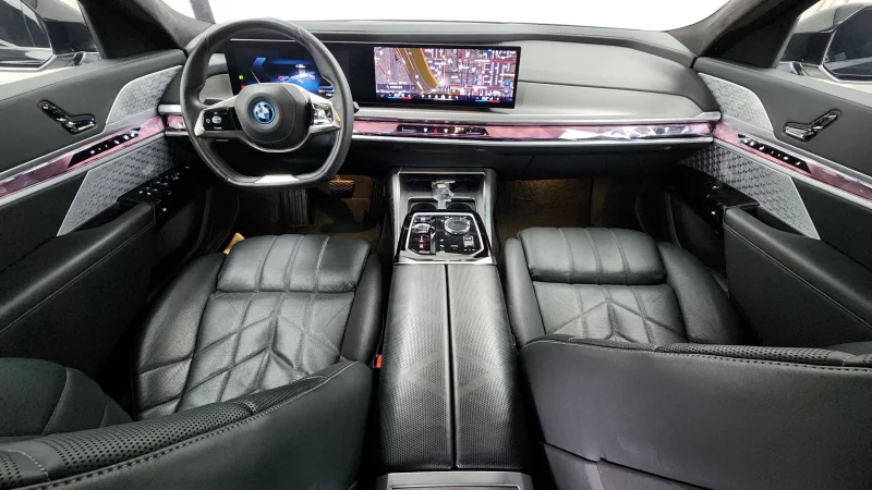 BMW i7