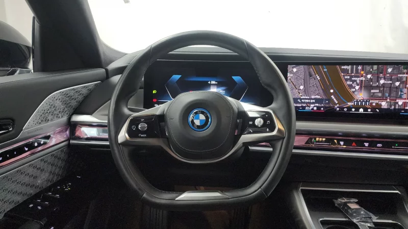 BMW i7