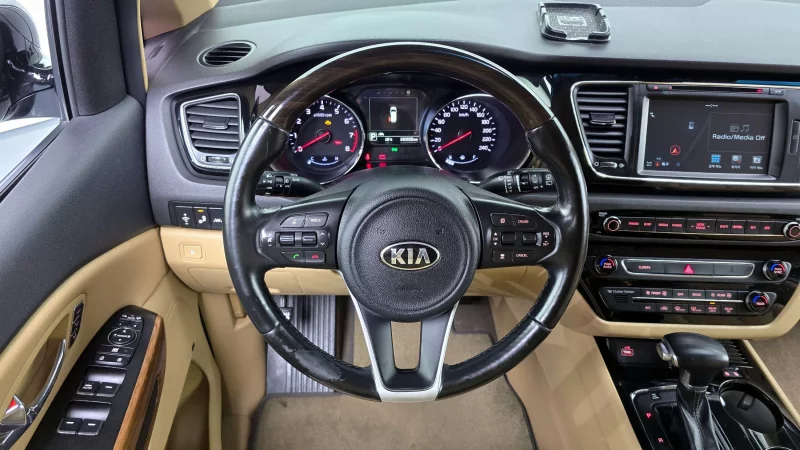 Kia Carnival