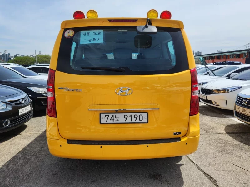 Hyundai Starex