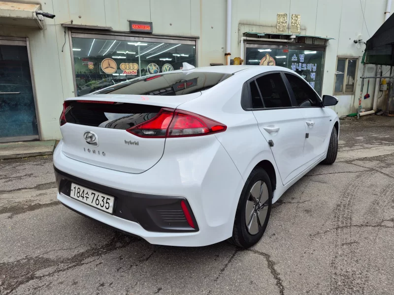Hyundai Ioniq