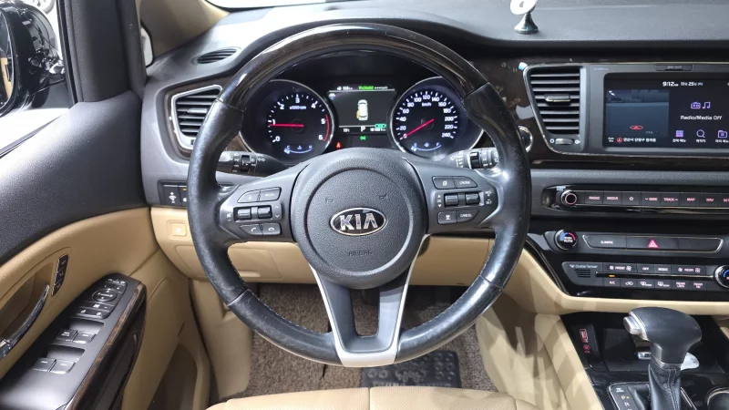 Kia Carnival