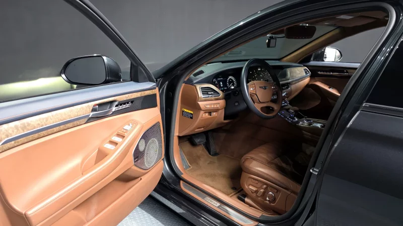 Genesis G90