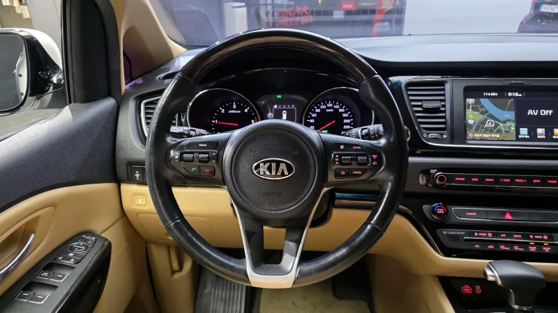 Kia Carnival