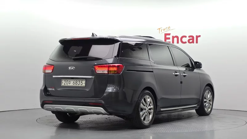 Kia Carnival
