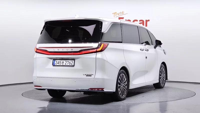 Lexus LM