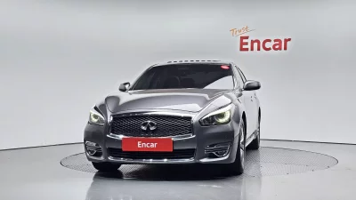 Infiniti Q70