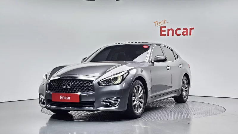 Infiniti Q70