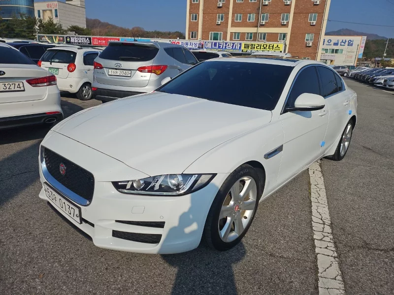 Jaguar XE