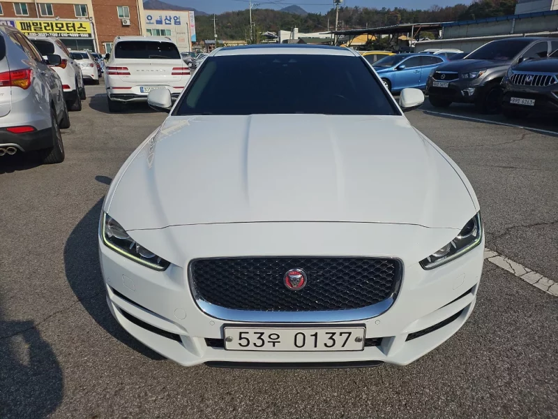 Jaguar XE