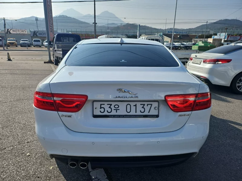 Jaguar XE