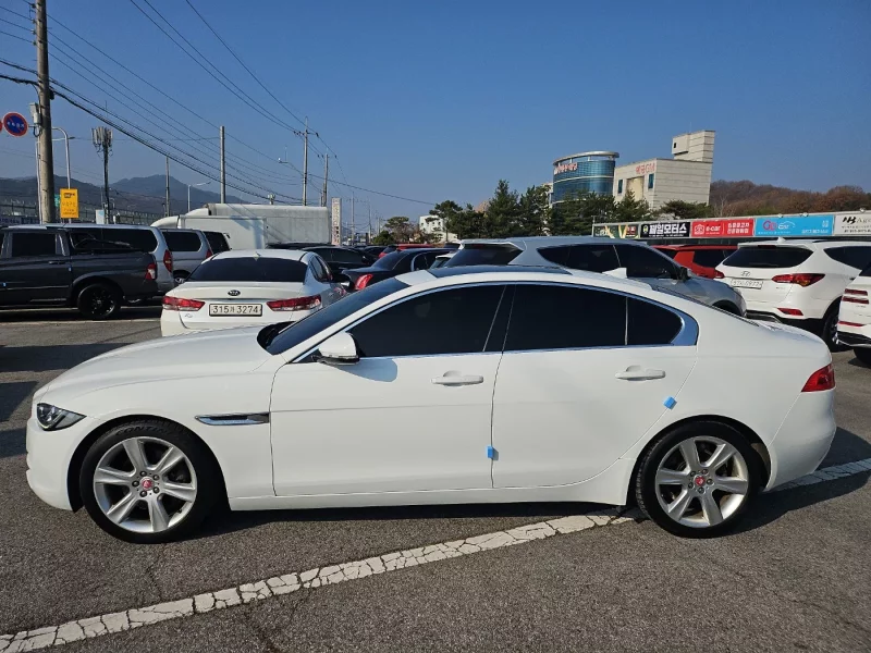 Jaguar XE