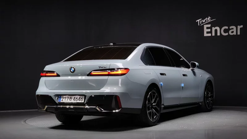 BMW 7-Series