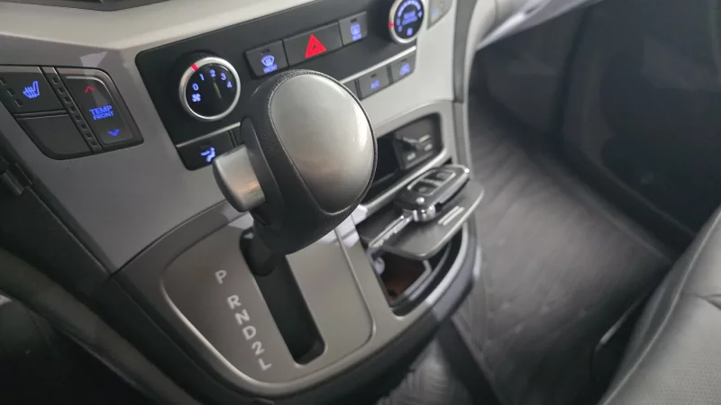 Hyundai Starex