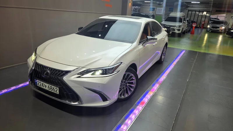 Lexus ES