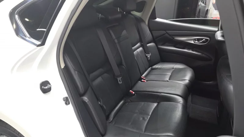 Infiniti Q70