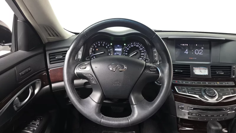 Infiniti Q70