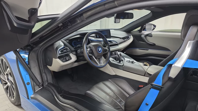 BMW i8