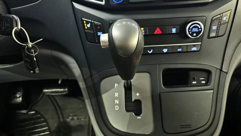 Hyundai Starex